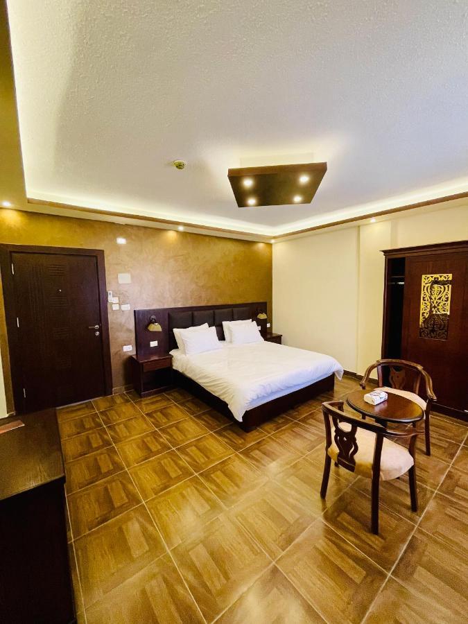 Esperanza Petra Bed & Breakfast วาดี มูซา ภายนอก รูปภาพ